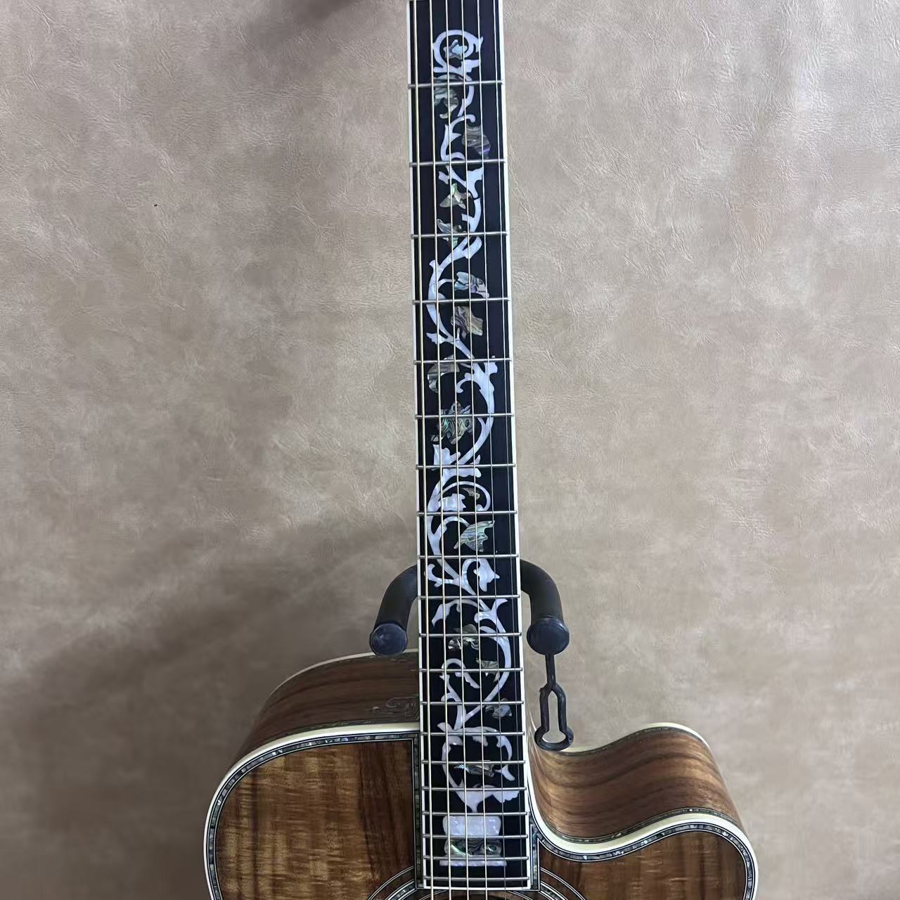 Akustyczna gitara US Local Dis – Musical Instrument With Strings recenzja i cena