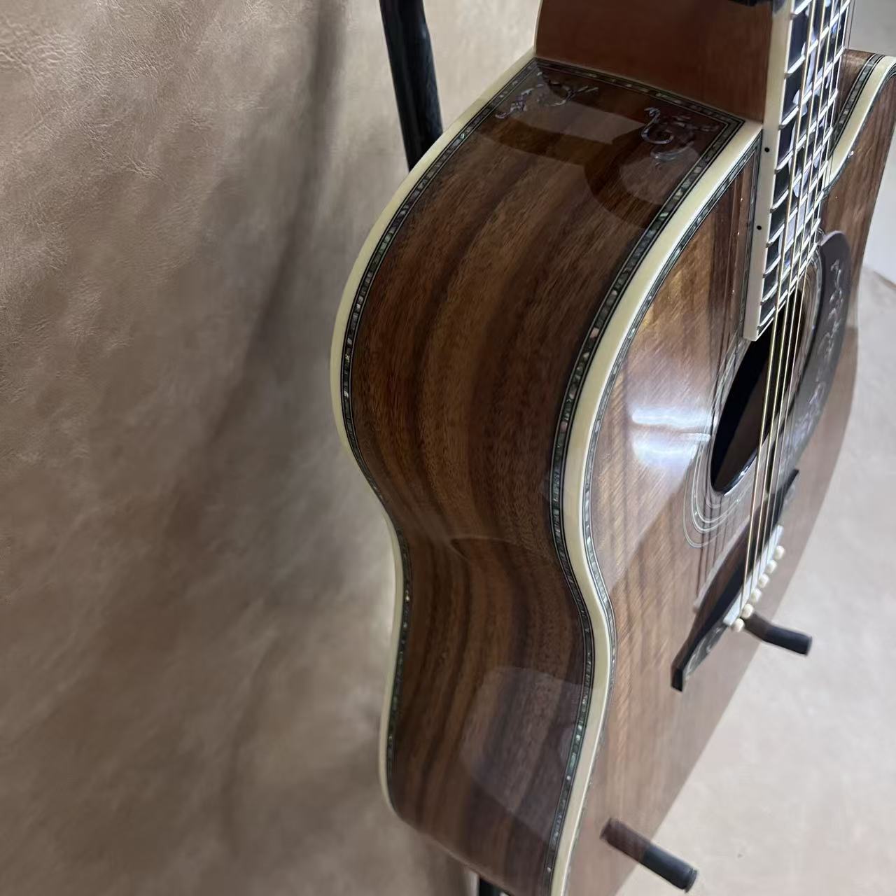 Akustyczna gitara US Local Dis – Musical Instrument With Strings recenzja i cena